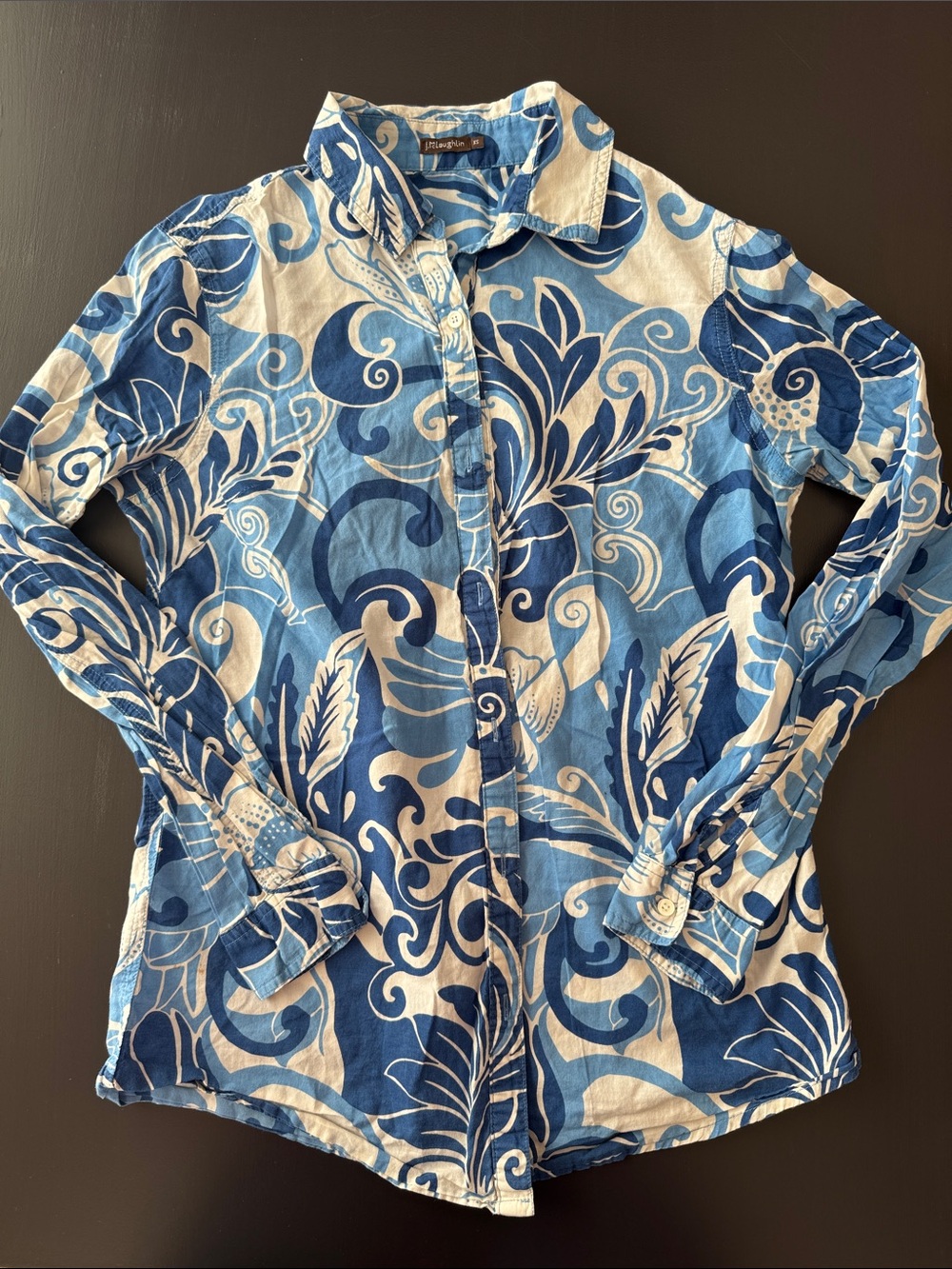 J. McLaughlin Blue and White abstract, button-down shirt sizeXS